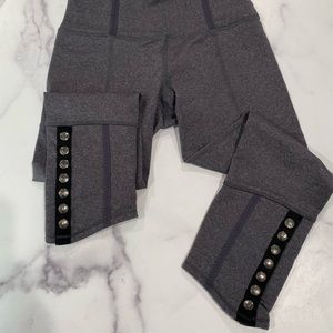 Lululemon snap me up crops 4